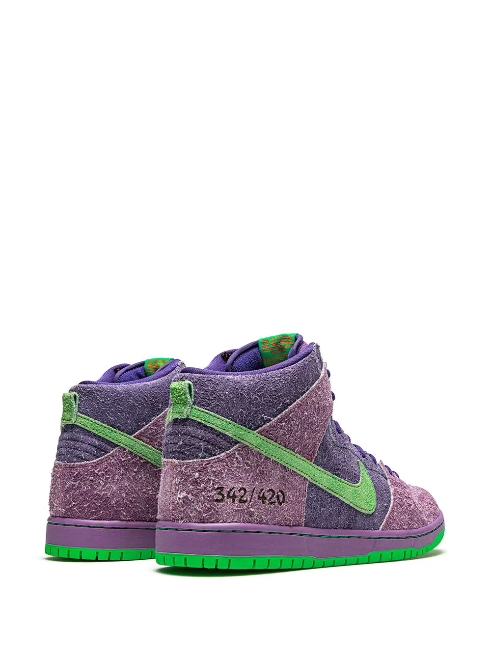 High-quality replica sneakers featuring Nike SB Dunk High design, showcasing a stylish upper with premium materials and the iconic swoosh logo, perfect for sneaker enthusiasts and collectors looking for stylish shoes.