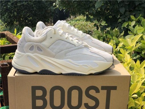 Adidas Yeezy Boost 700 Analog high-quality replica sneakers showcasing a stylish design with a blend of neutral tones, featuring the iconic chunky sole and premium materials, perfect for sneaker enthusiasts.
