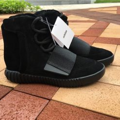 Adidas Yeezy Boost 750 Triple Black BB1839 high-quality replica sneakers showcasing a sleek all-black design with premium materials and signature Yeezy detailing.