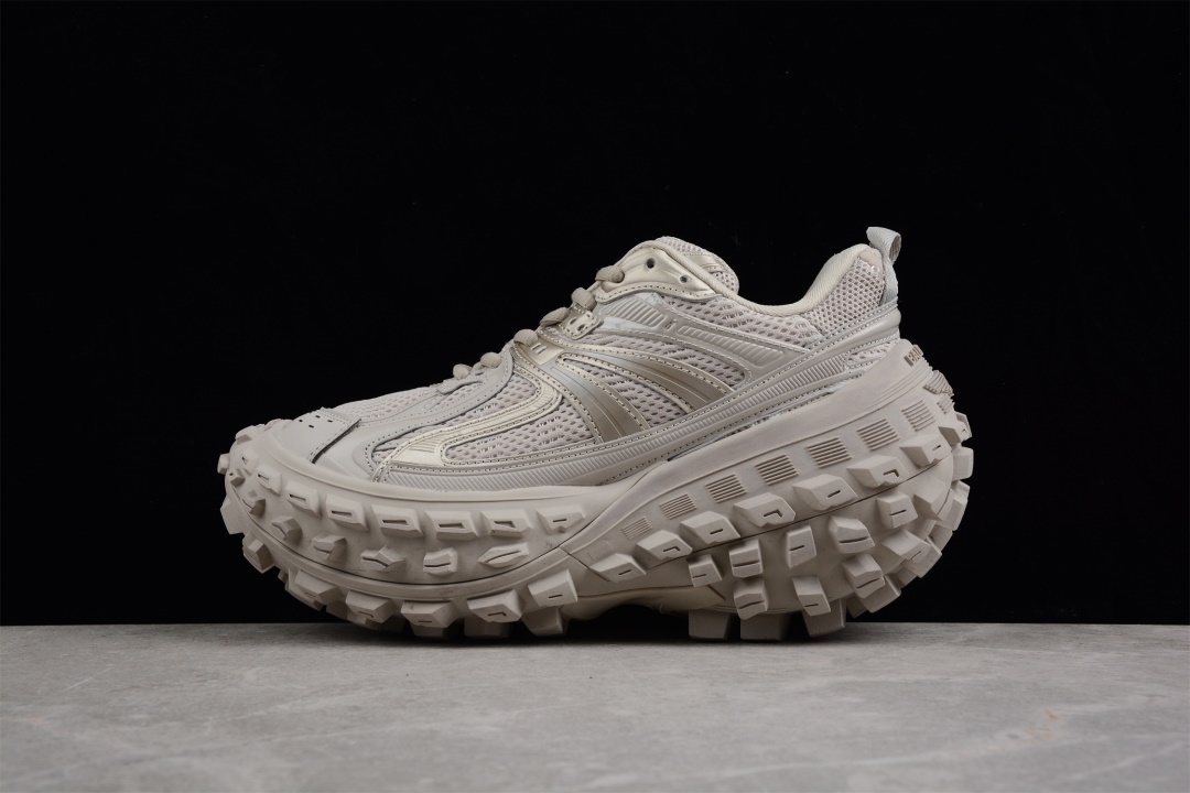Balenciaga Defender Beige Sneaker replica sneakers featuring a stylish design, high-quality materials, and distinctive chunky silhouette, perfect for fashion-forward individuals seeking luxury at an affordable price.