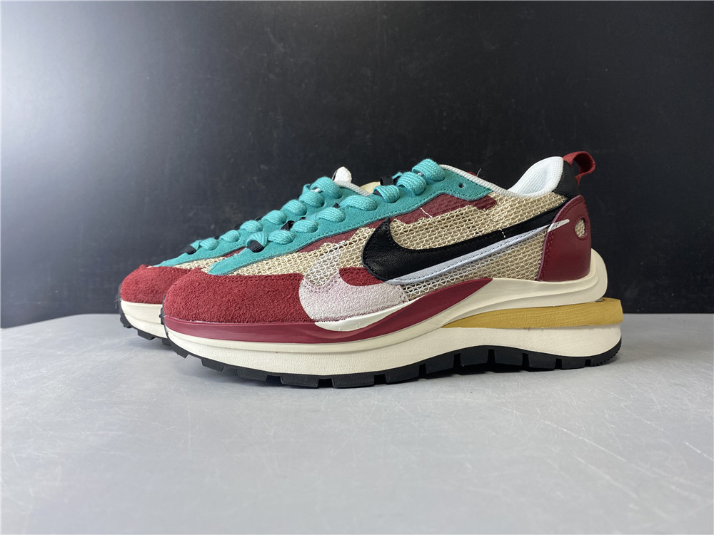 Sacai x Nike Pegasus VaporFly CI9928 301 high-quality replica sneakers featuring a unique design and premium materials, ideal for sneaker enthusiasts and collectors.