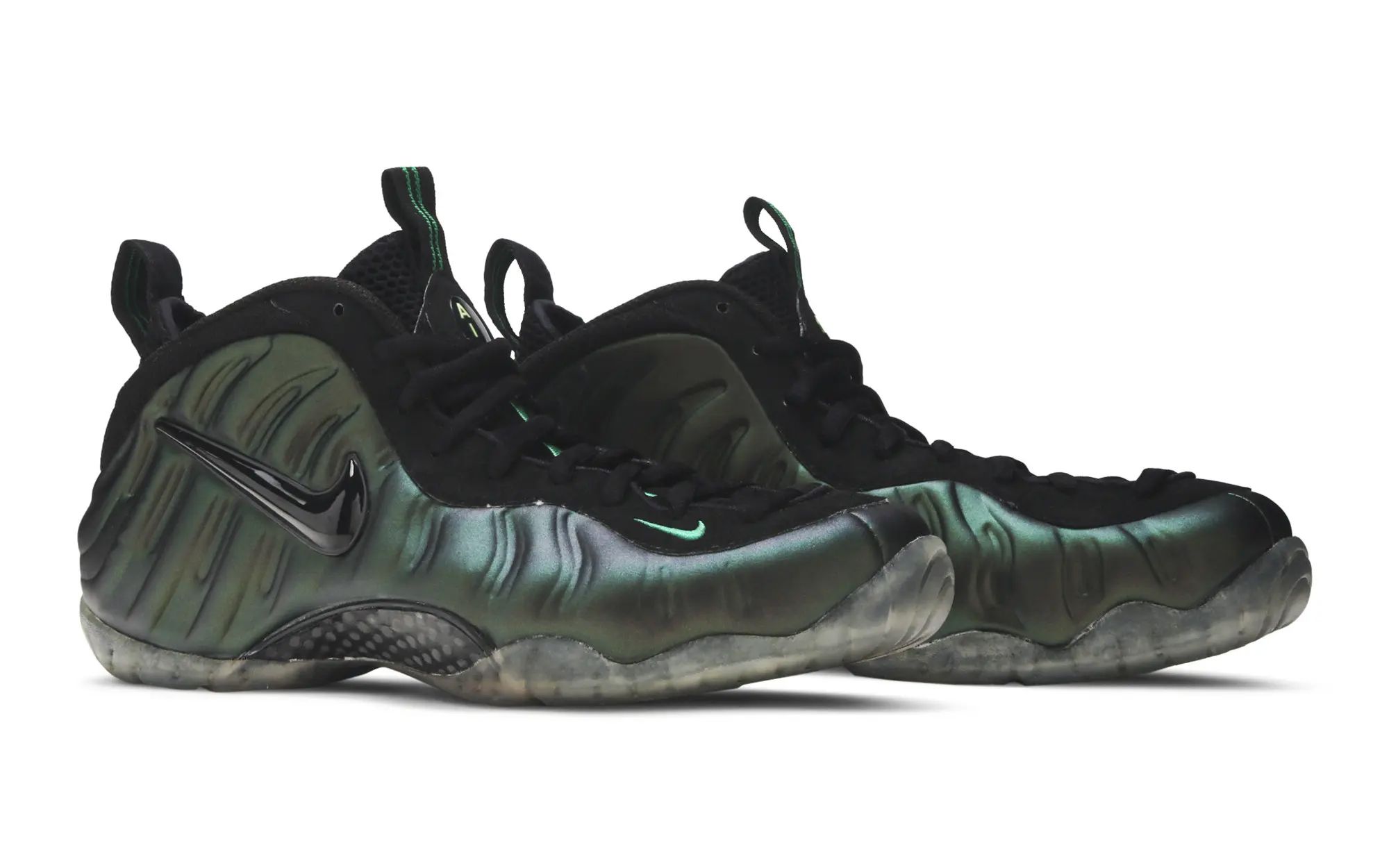 Nike Air Foamposite Pro Pine Green replica sneakers showcasing a sleek design with vibrant green accents, perfect for sneaker enthusiasts looking for high-quality replica options.