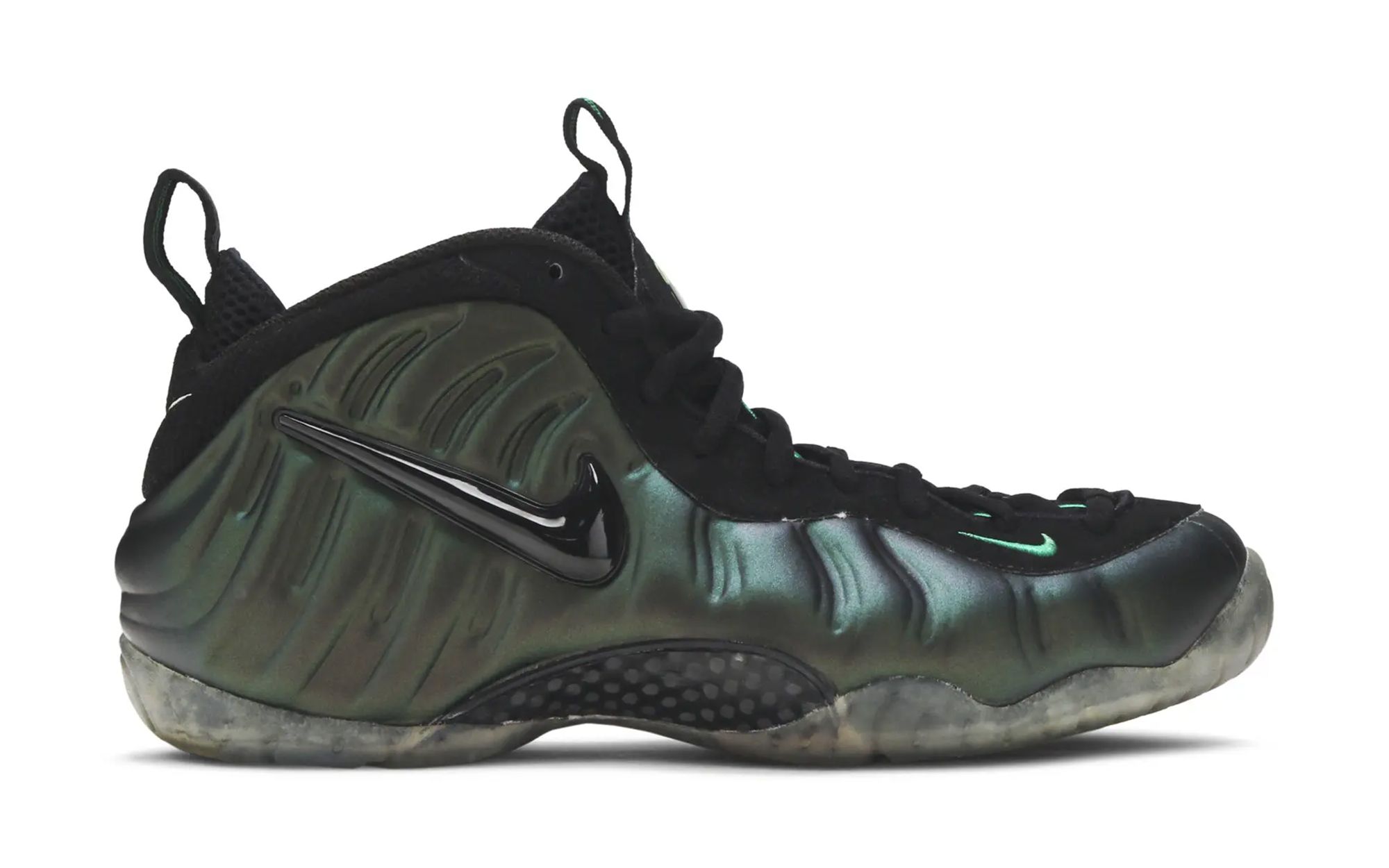 Nike Air Foamposite Pro Pine Green replica sneakers featuring a bold black and pine green colorway, showcasing their sleek design and high-quality craftsmanship, perfect for sneaker enthusiasts and collectors.
