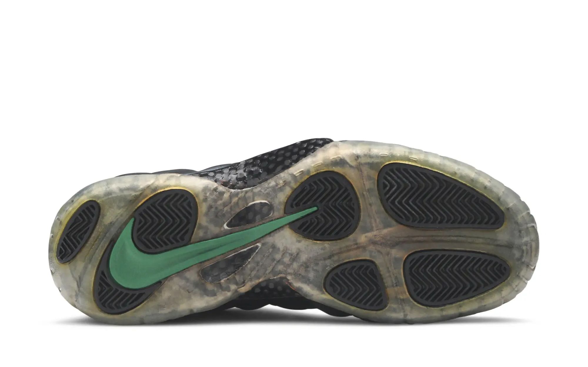 Nike Air Foamposite Pro Pine Green replica sneakers featuring a sleek design with a striking Pine Green colorway, perfect for sneaker enthusiasts seeking high-quality replicas.
